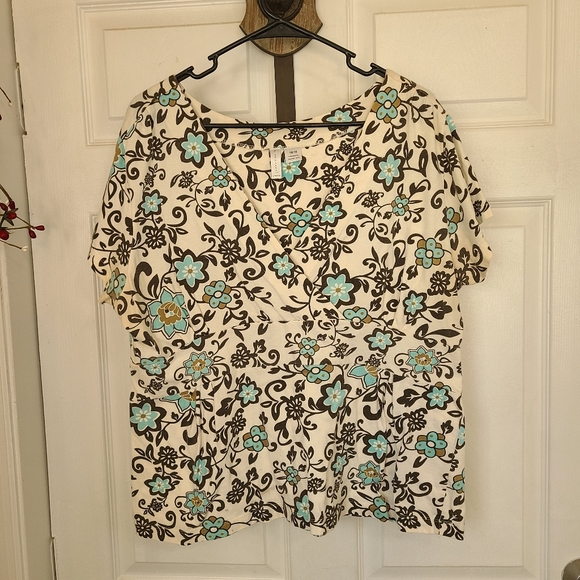 (406) Nick and Sarah Woman's Blouse, Size: 1X Color: White, Black, and Blue - Picture 2 of 16